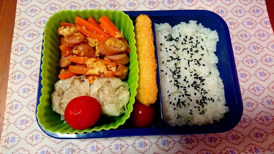 にんじんシリシリウインナー入り❤️旦那さんお弁当🎵😊|かおるcitronさん