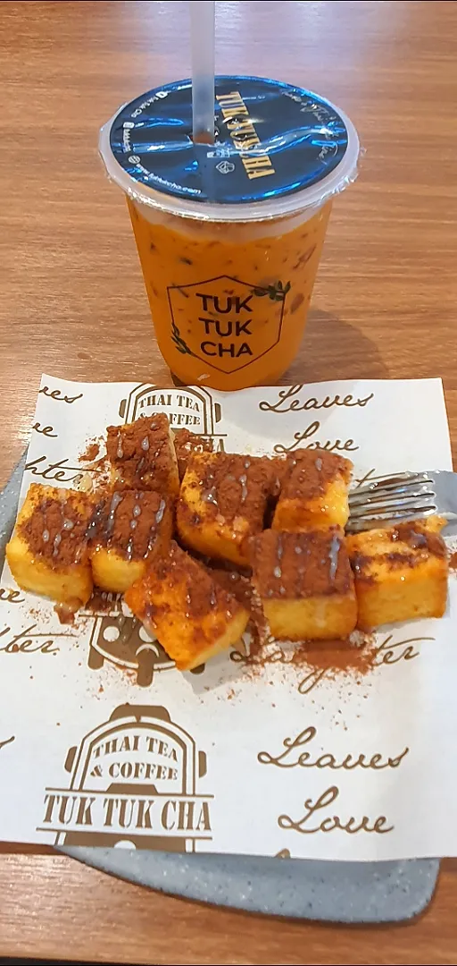 Milo golden toast with condensed milk and thai milk tea 🥰😋|🌷lynnlicious🌷さん