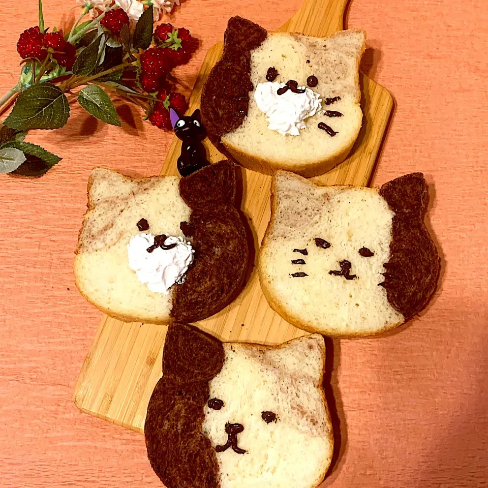 Snapdishの料理写真:ネコ型食パン🐈🐈|みっこちゃんさん