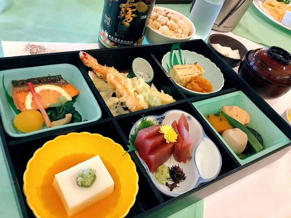 ゴルフ場飯🏌️‍♂️⛳️😋🍱三日月弁当|アライさんさん