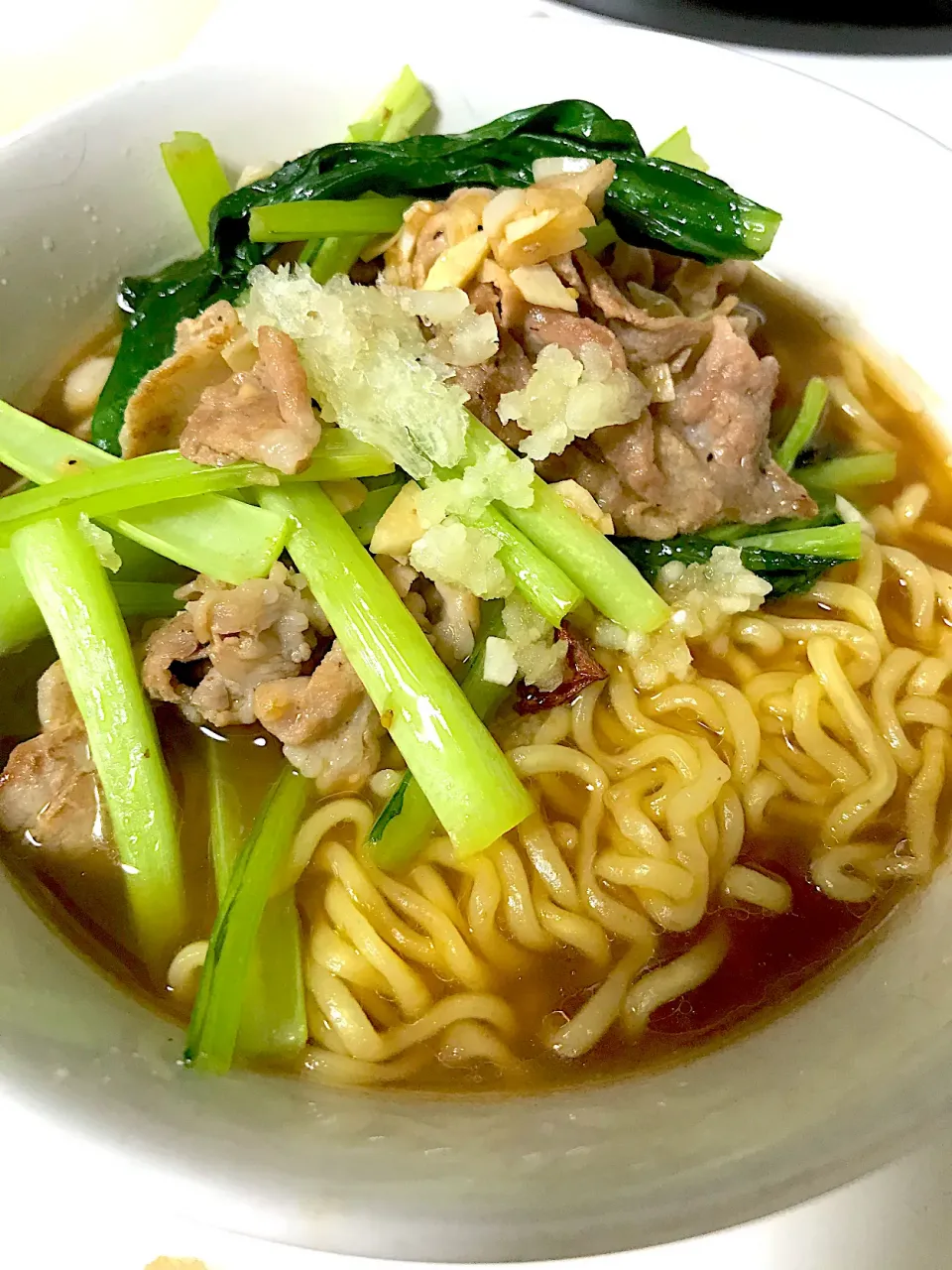 小松菜と豚こまの大蒜八角炒め載せ旭川ラーメン|カピバラおやじさん