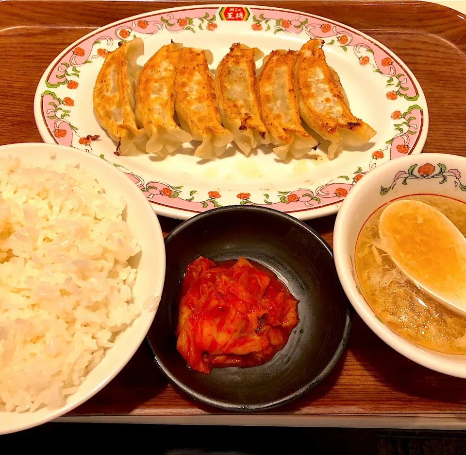 Snapdishの料理写真:餃子🥟ごはんセットA|ゆうじ.さん