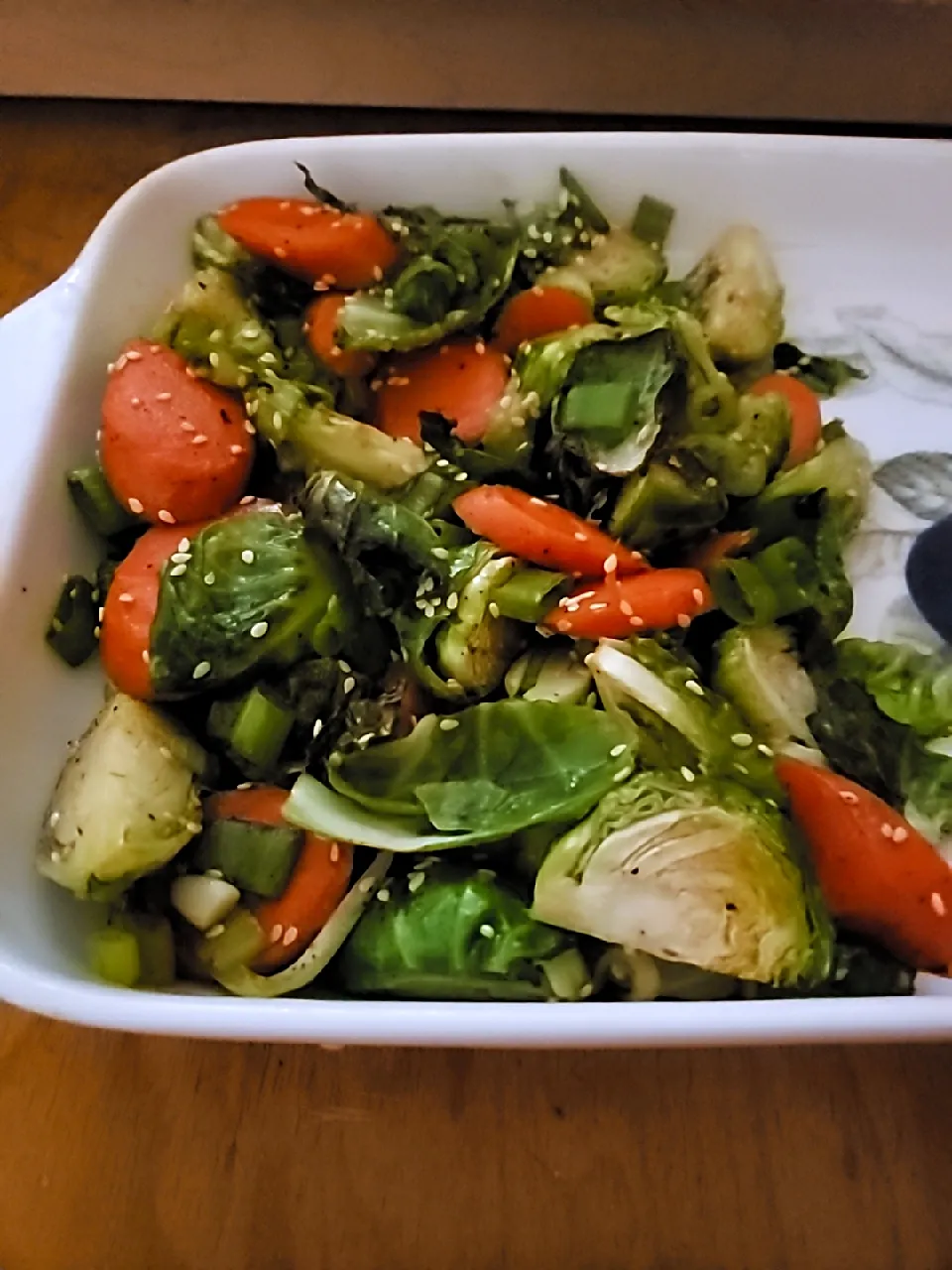 oven roasted veggies Brussel sprouts and carrots tossed with scallions sesame seeds and miss honey sauce|Jen Marさん