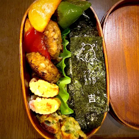 「玉ねぎ」を使ってみたSnapdishの料理・レシピ写真:お弁当🍱　ハンバーグ　トマトソース　フライドポテト　ピーマンソテー　干し海老の出し巻き卵　竹輪の磯辺揚げ　カツオの浅炊き　海苔弁　焼き海苔