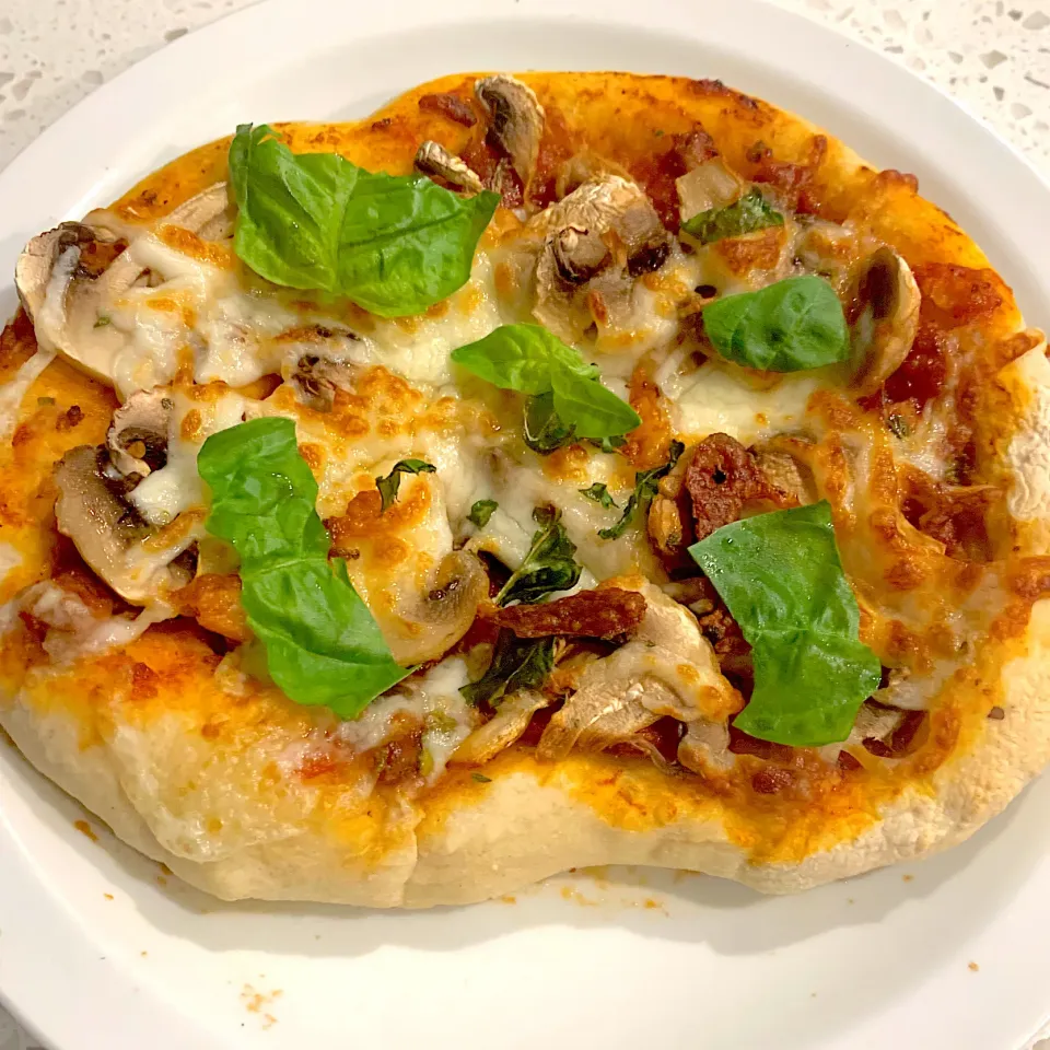 Basil Mushroom Pizza|🌺IAnneさん