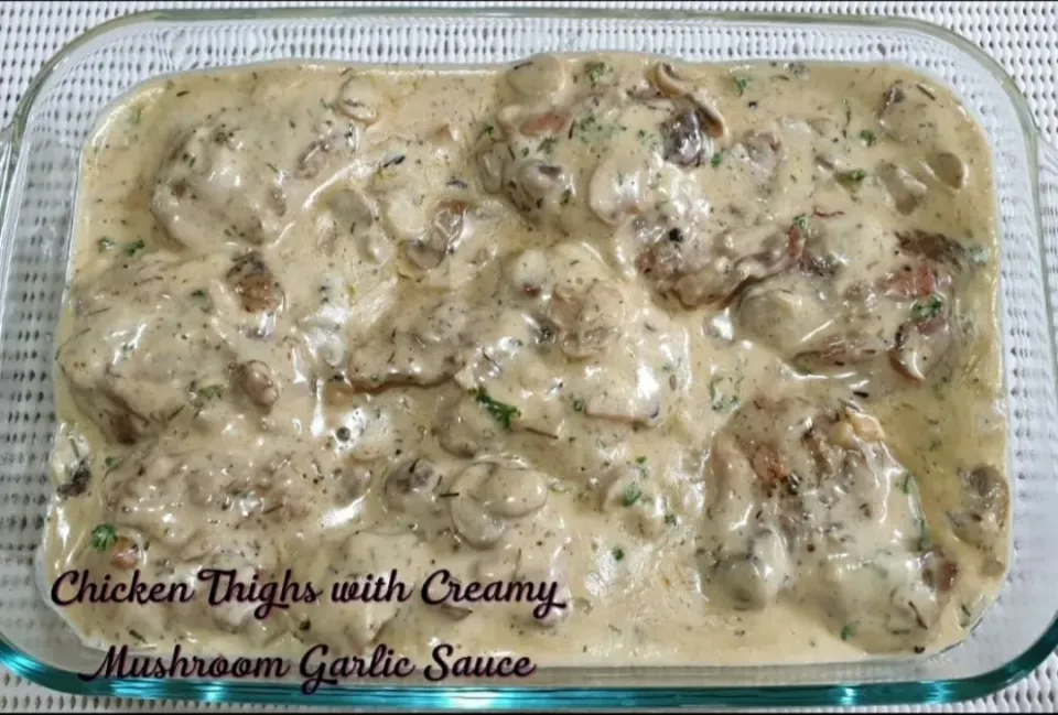 Chicken Thighs with Garlic Mushroom Sauce|Mikaela's Kitchenさん