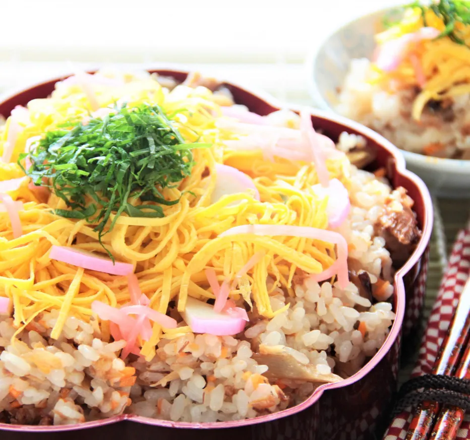 お祝いの食卓にピッタリ！サバ缶の甘辛そぼろで京丹後風バラ寿司　#料理研究家指宿さゆり|【公式】料理研究家　指宿さゆり≫ｽﾀｼﾞｵ（ｽﾀｯﾌ運営）さん