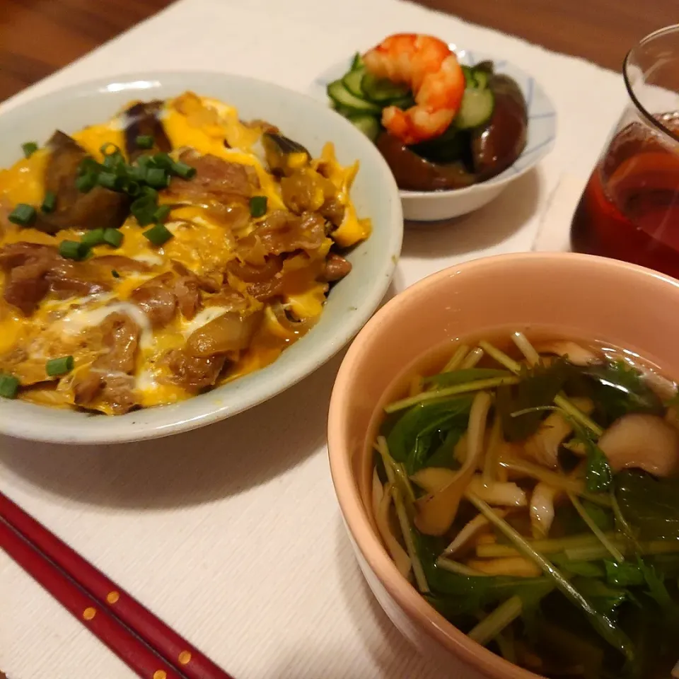 茄子と豚肉の卵とじ丼(青じそごはん)
茄子の煮浸しきゅうりと海老添え
水菜と舞茸のお清まし|oneiさん