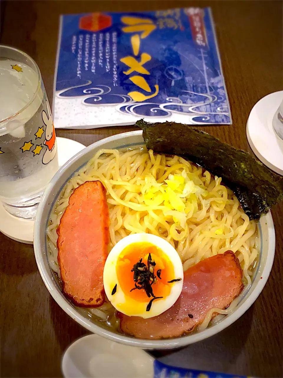 Snapdishの料理写真:浜鶏ラーメン　焼豚　煮卵　ひじきと胡麻のふりかけ　焼き海苔　葱|ch＊K*∀o(^^*)♪さん