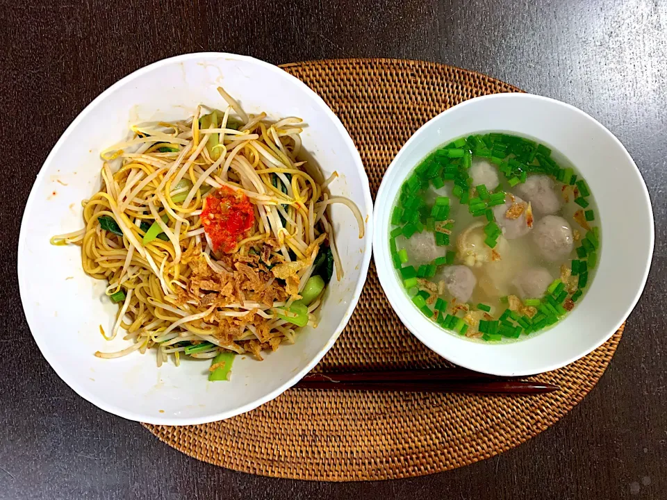 Snapdishの料理写真:Mie yamin Bakso kuah|yeni kartikasariさん