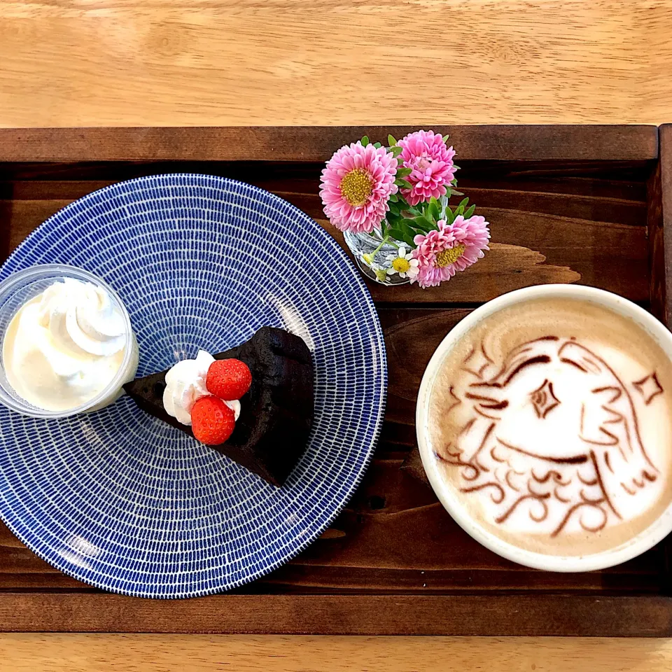 Snapdishの料理写真:北海道千歳市カフェかもめ食堂☕️ケーキセットがアマビエさん☕️|Happy suzumeさん