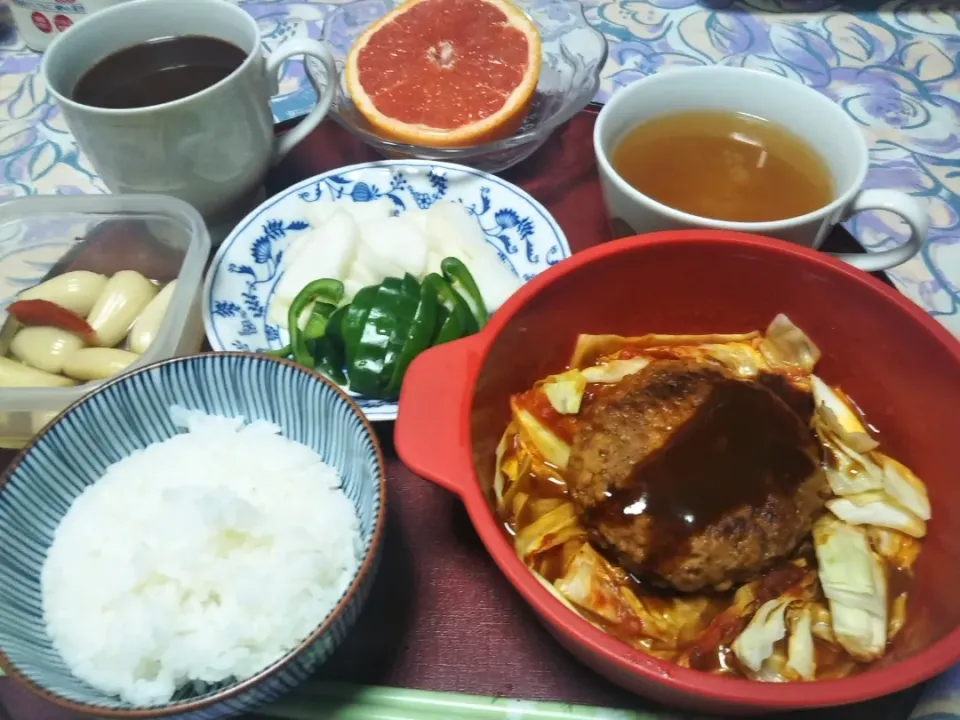 よねばーばの朝ごはん
冷凍ハンバーグ、キャベツ添え
味噌汁
大根とピーマンの糠漬け
らっきょう
グレープフルーツ
ご飯、ココア|yoneばーばさん