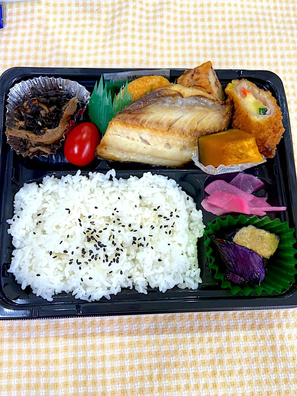 Snapdishの料理写真:札幌市厚別区役所売店日替わり弁当|nyama1さん