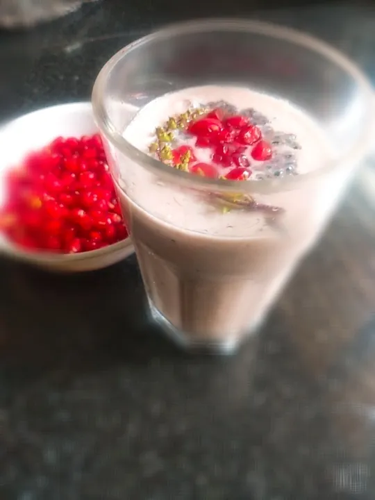 Roasted oats and pomegranate smoothie|Ramya Kurmoliさん