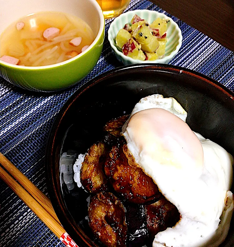 甘だれ茄子丼目玉焼き乗せ！　さつまいもサラダ　コンソメスープ|ちぐあささん