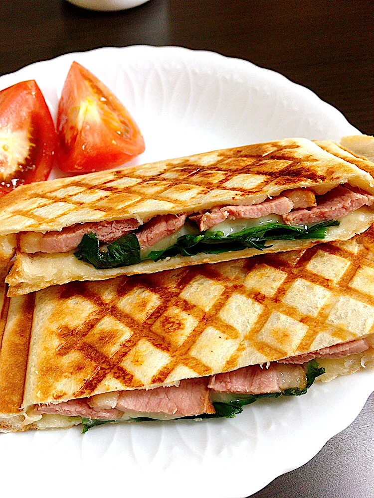 パストラミホットサンド🥪|ちぐあささん