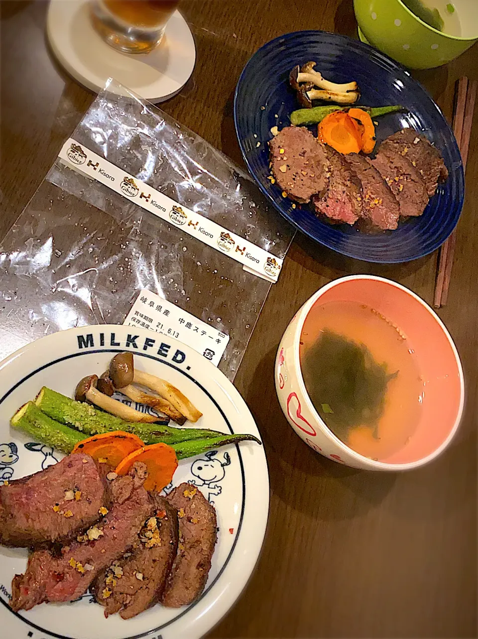 Snapdishの料理写真:中鹿肉ステーキ🦌　しめじ、オクラ、人参のロースト🥕　ガーリックペッパー塩🧄🌶🧊　わかめスープ　麦茶🍹|ch＊K*∀o(^^*)♪さん