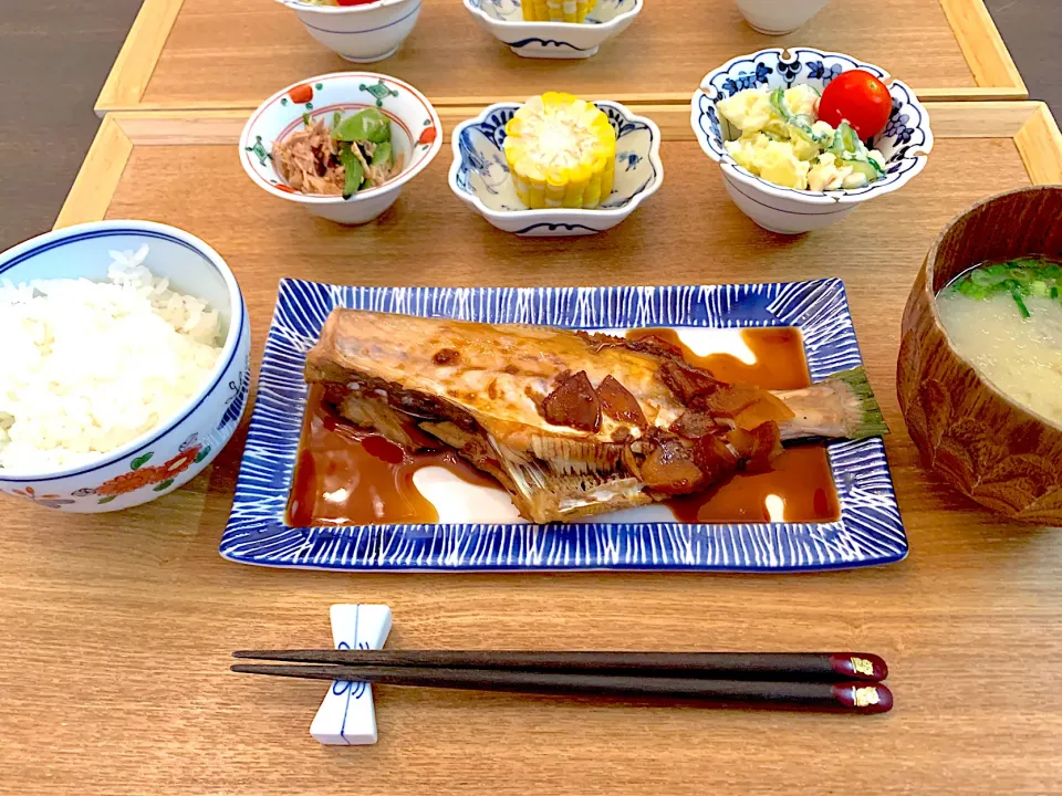 Snapdishの料理写真:はげの煮付け　オクラとツナの和物　とうもろこし　ポテトサラダ　豚汁|NAKATAさん