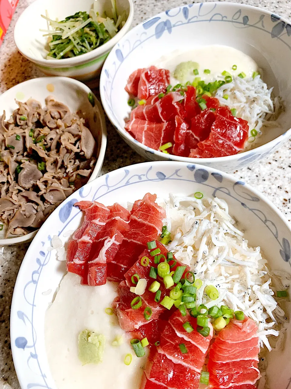 Snapdishの料理写真:マグロしらす丼🐟|えみちさん