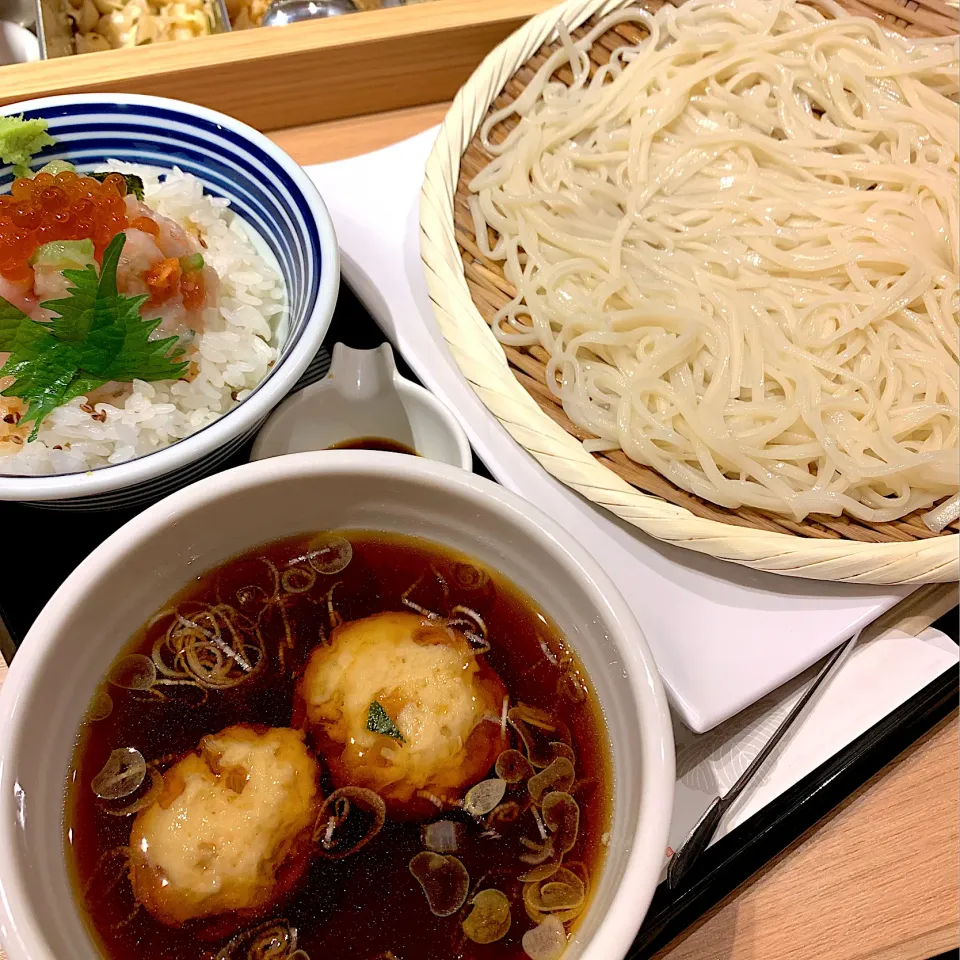 海鮮丼 つじ半の海鮮贅沢めしと鳥つくね稲庭うどん|r1990297さん