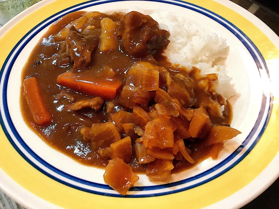 これは美味しい😋牛すじカレー🍛|アライさんさん