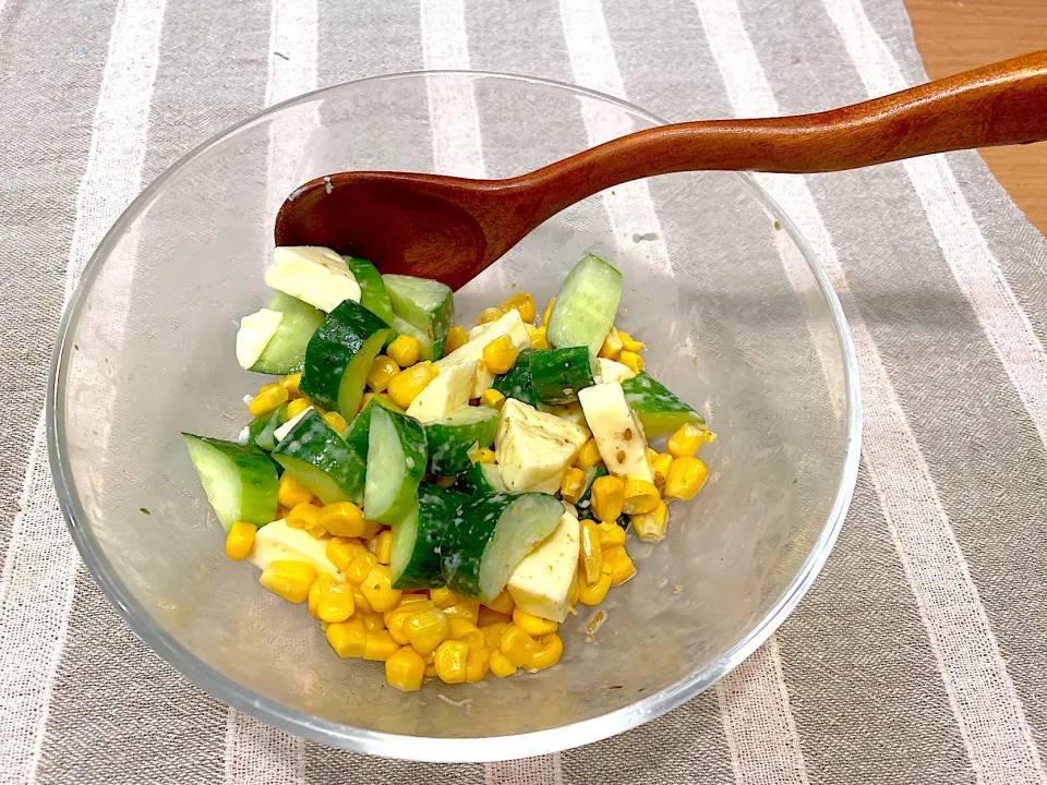 3歳息子作サラダ🥗1人で全部作りました😊|はなおさん