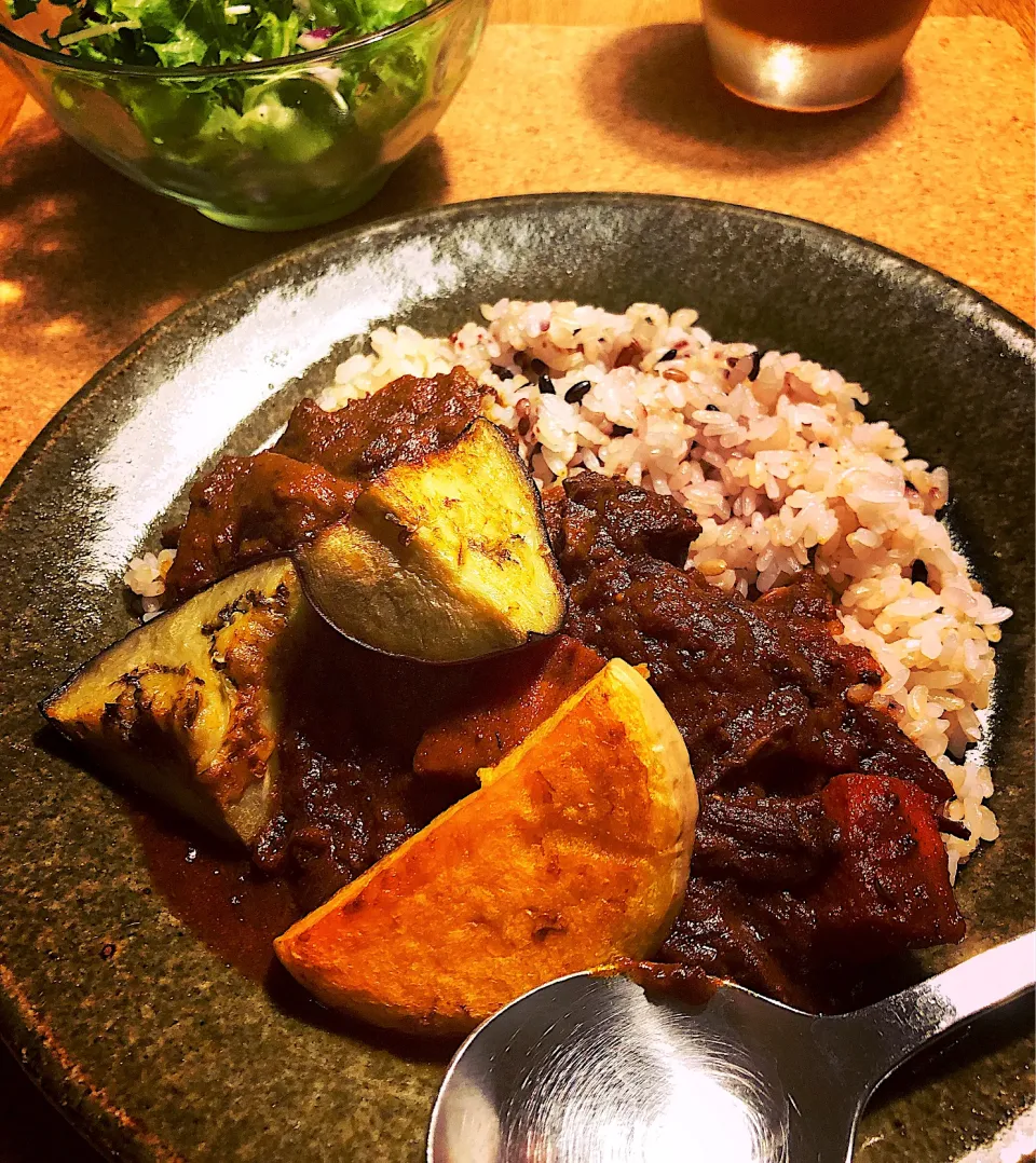 牛すじ肉煮込みカレー🍛|けんちんさん