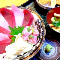 名物鉄火マグロ丼。魚と創作料理だん三田店|白岩 泰助さん