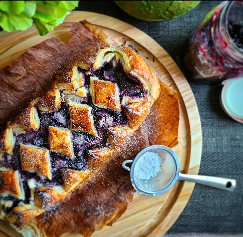 Snapdishの料理写真:Blueberry Strudel|Jbunny Caféさん