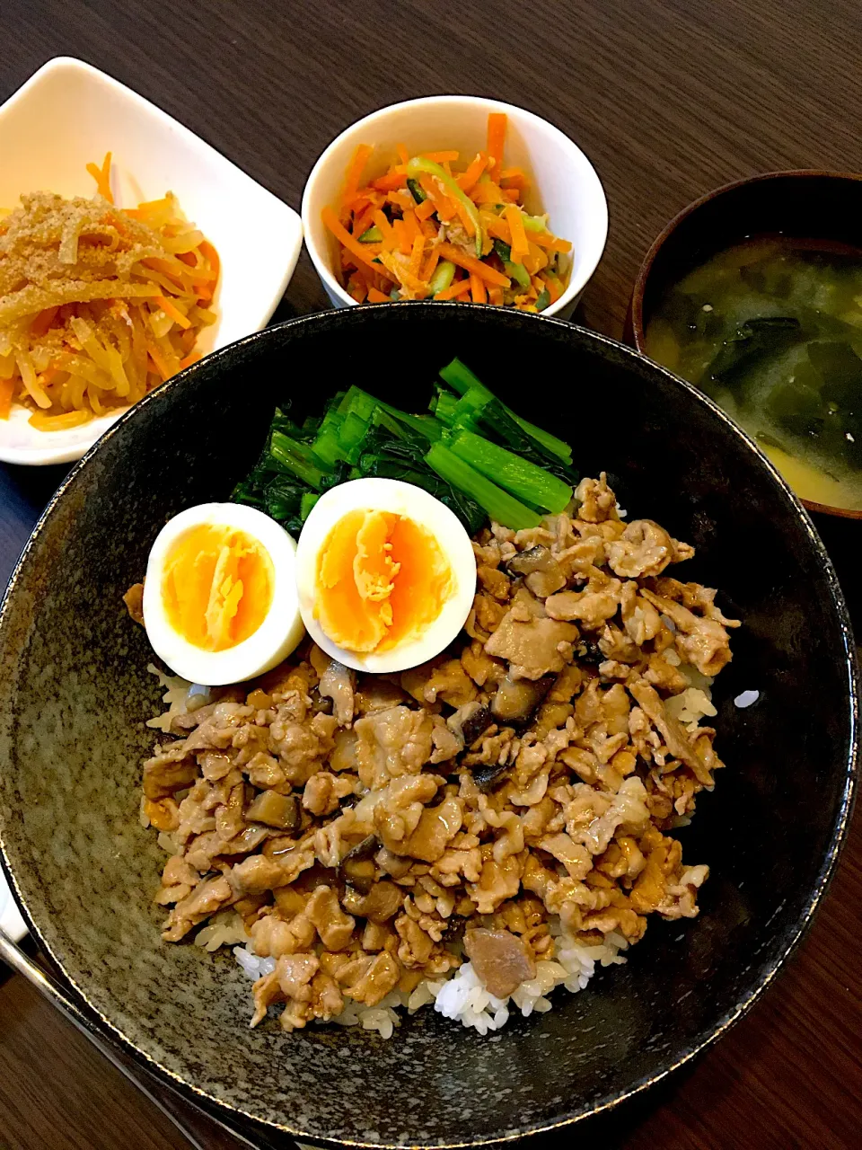 豚と椎茸の中華炒め丼の晩ご飯|mikaさん