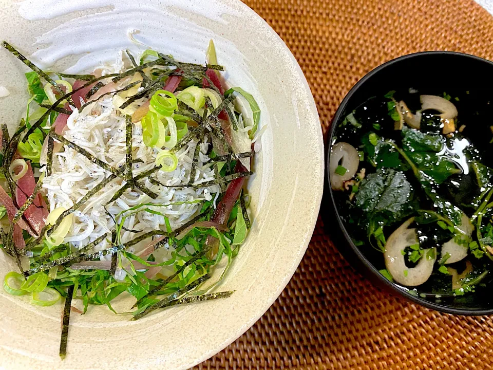 Snapdishの料理写真:しらす丼に、永谷園のお吸い物♪|yokoさん