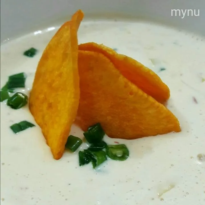 And for the cold, a rich leek cream with cabanossi and homemade sweet potato chips.|Costa Navarro Gastronomiaさん