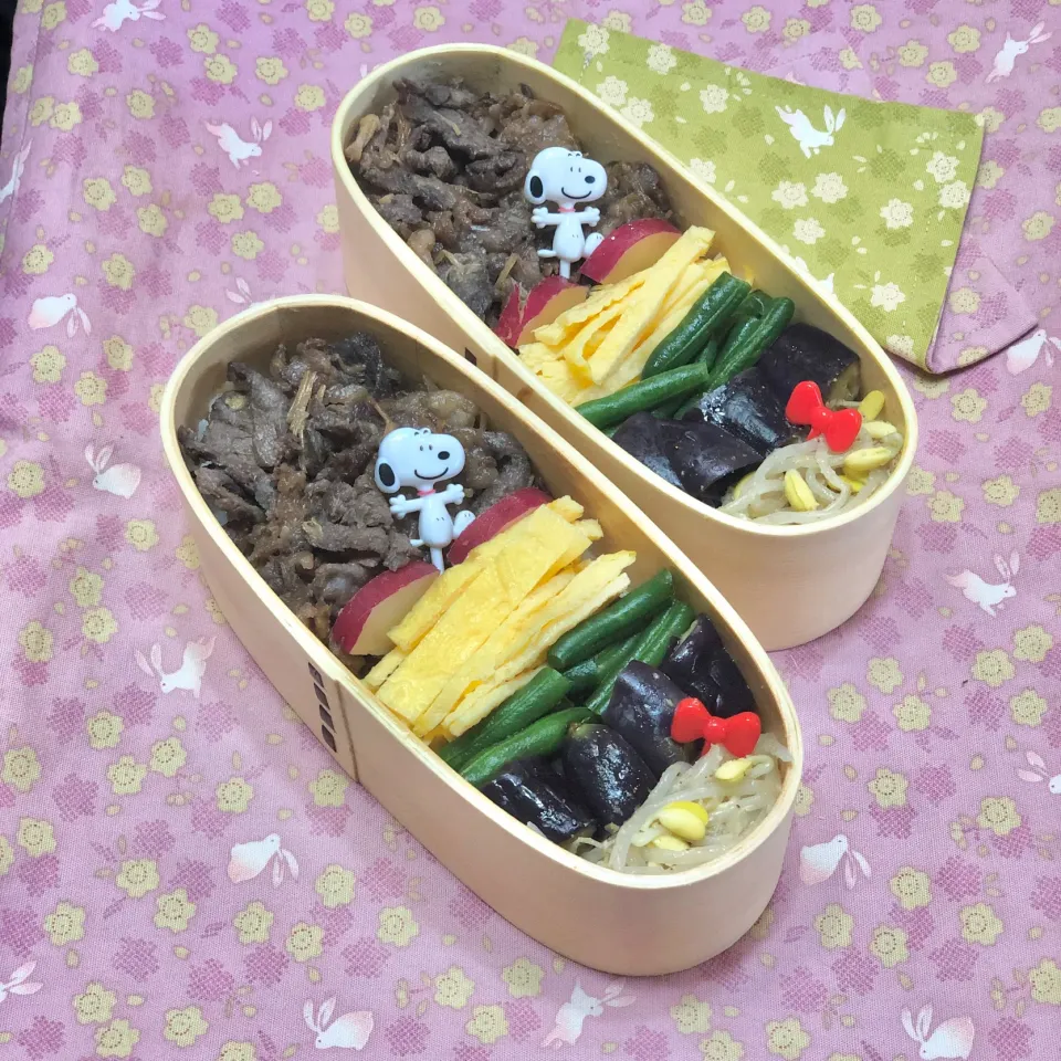 牛しぐれ煮でカラフル丼☘の双子ちゃんお弁当💙❤️  8/28金|sweet homeさん