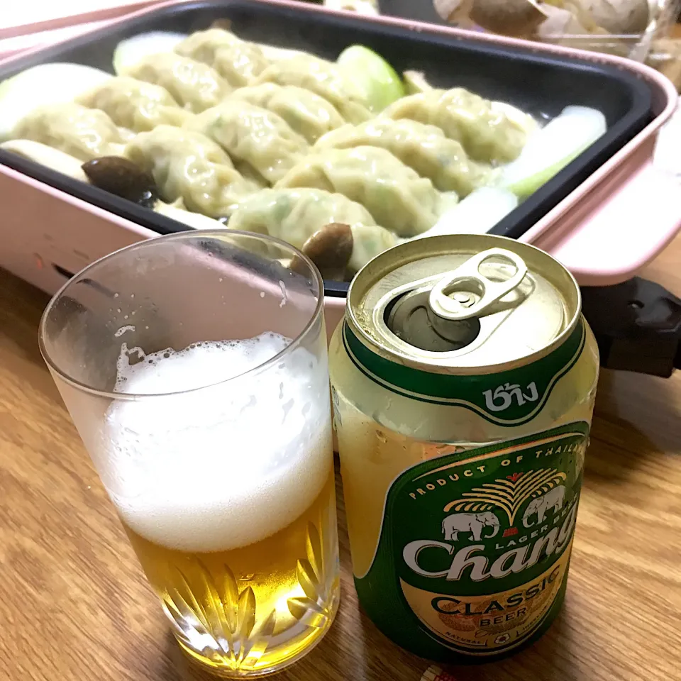 Snapdishの料理写真:2020/08/29 王将餃子&野菜鉄板焼、chang ビール|kykyさん