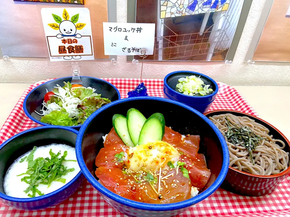 Snapdishの料理写真:マグロユッケ丼・ミニざるそばセット|nyama1さん