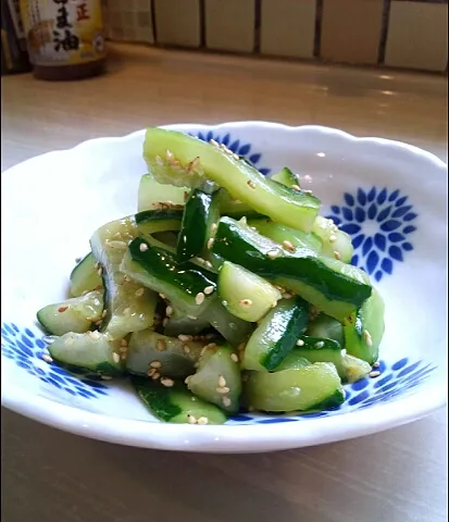 超簡単おかず❗きゅうりごま油和え。|ねぇあんたさん