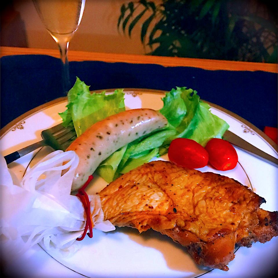 ドイツ産🥂アイスワインのお供はやっぱり🍗ローストチキンとソーセージが美味しい