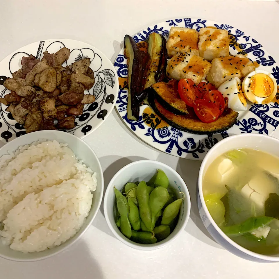 夜ご飯☺︎枝豆☆お味噌汁☆炭火焼鶏☆揚げ豆腐と野菜の甘酢あん|とまこ(*^o^*)さん