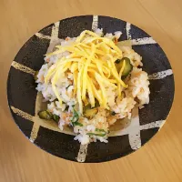 Snapdishの料理写真:鮭ときゅうりのちらし寿司|あきよさん