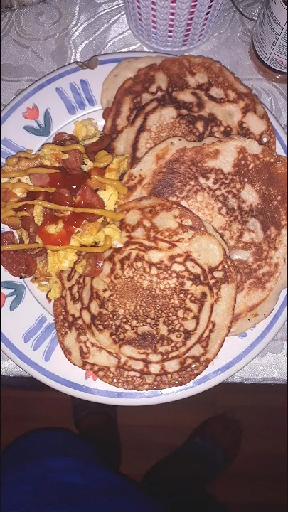 homemade pancakes and eggs|Daniel Mohanさん