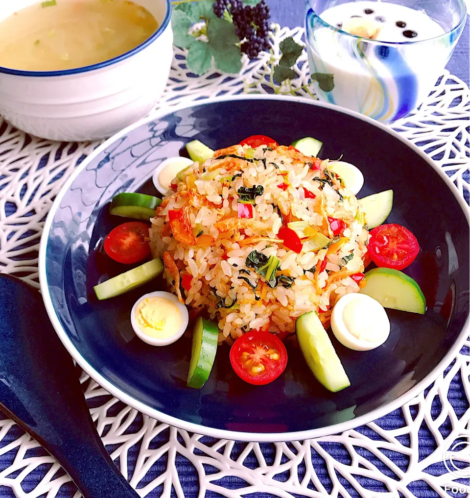 Snapdishの料理写真:《小松菜🥬と桜エビ🦐の炒飯》|ちゃべさん