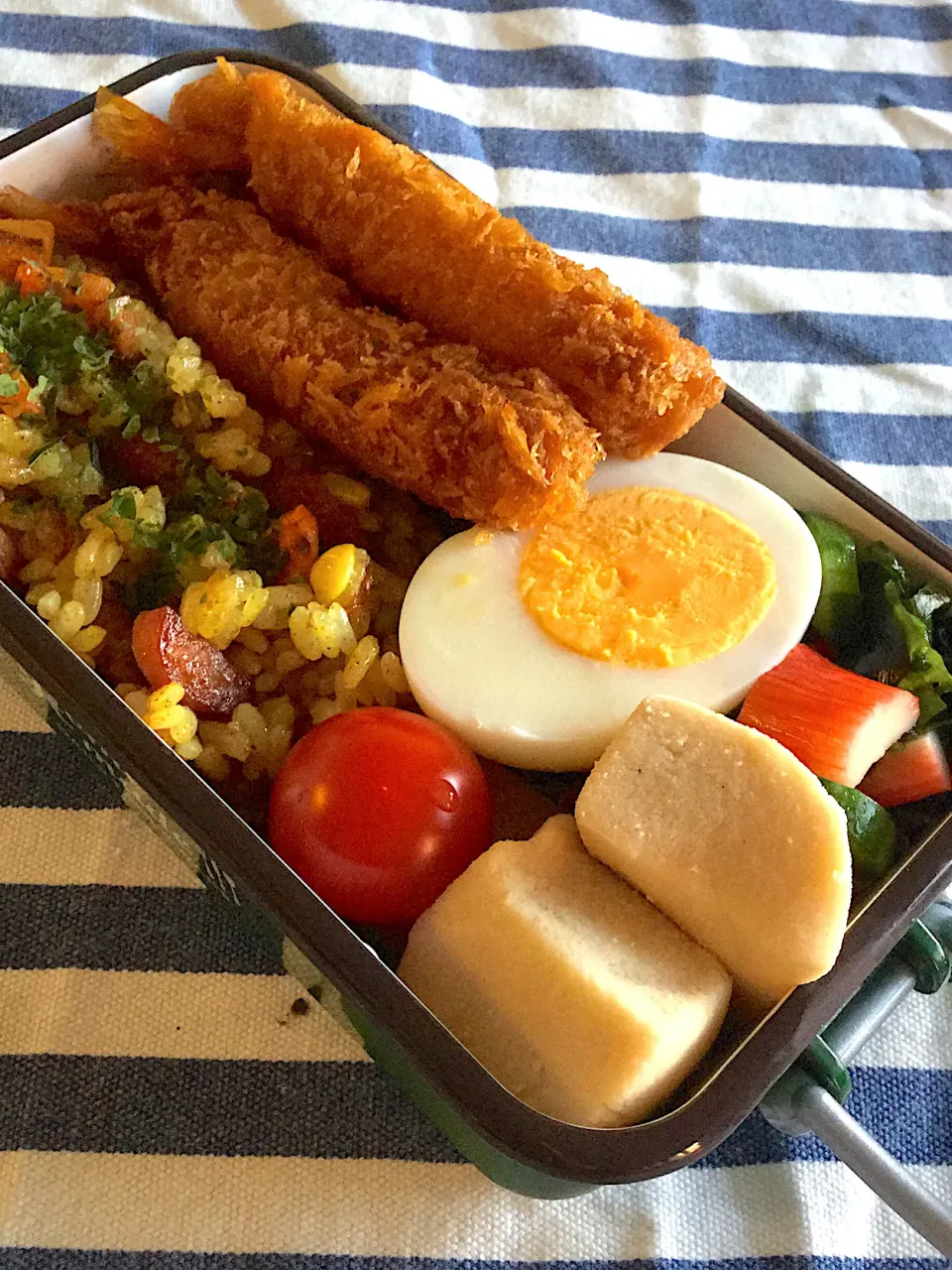 長女の中学べんと　カレーチャーハンとエビフライ🍤♪|yukoさん