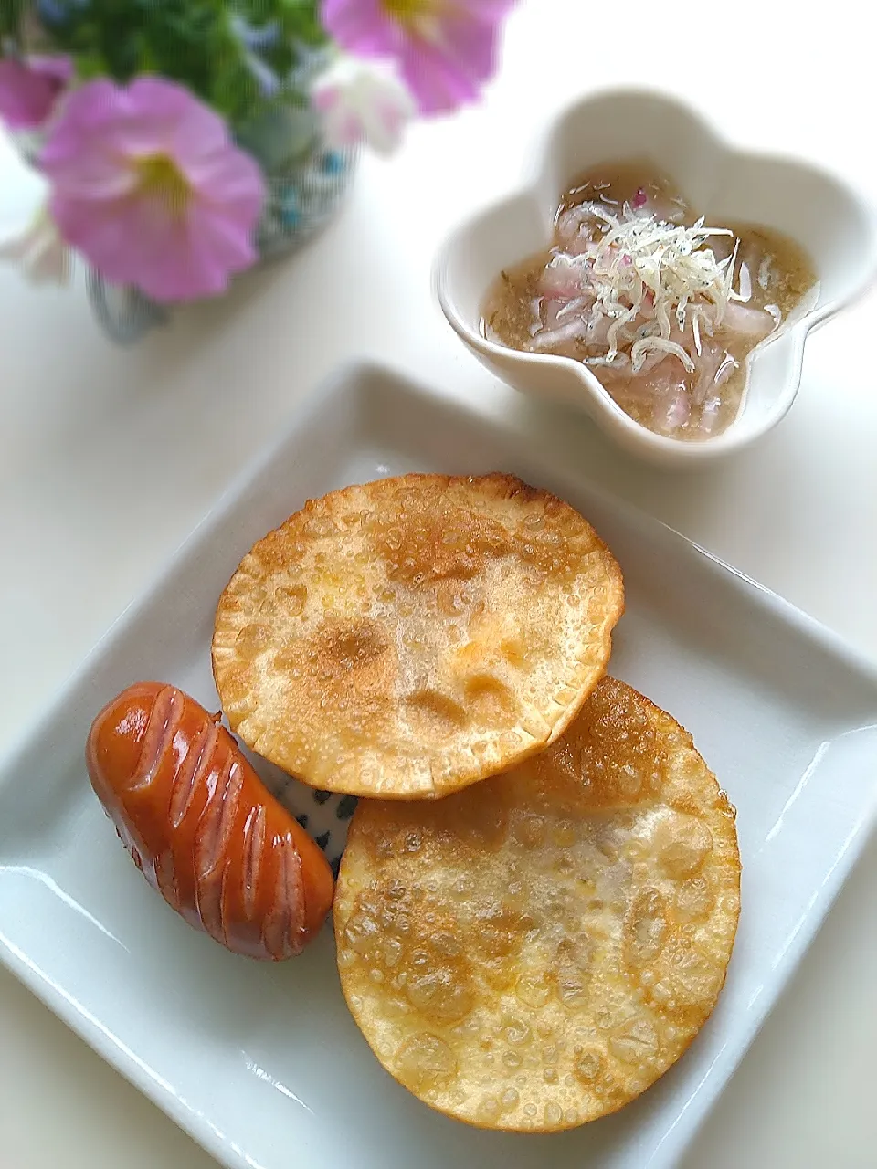 娘 朝ごはん
もずく玉ねぎとじゃこの酢の物
納豆ピザ
ビックウィンナー|まめころさん