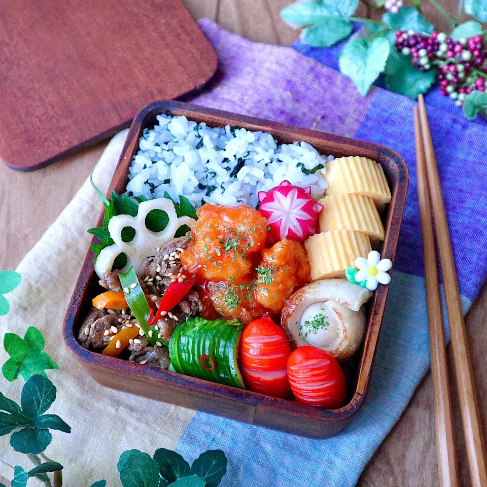 Snapdishの料理写真:わかめご飯弁当|kiwaさん