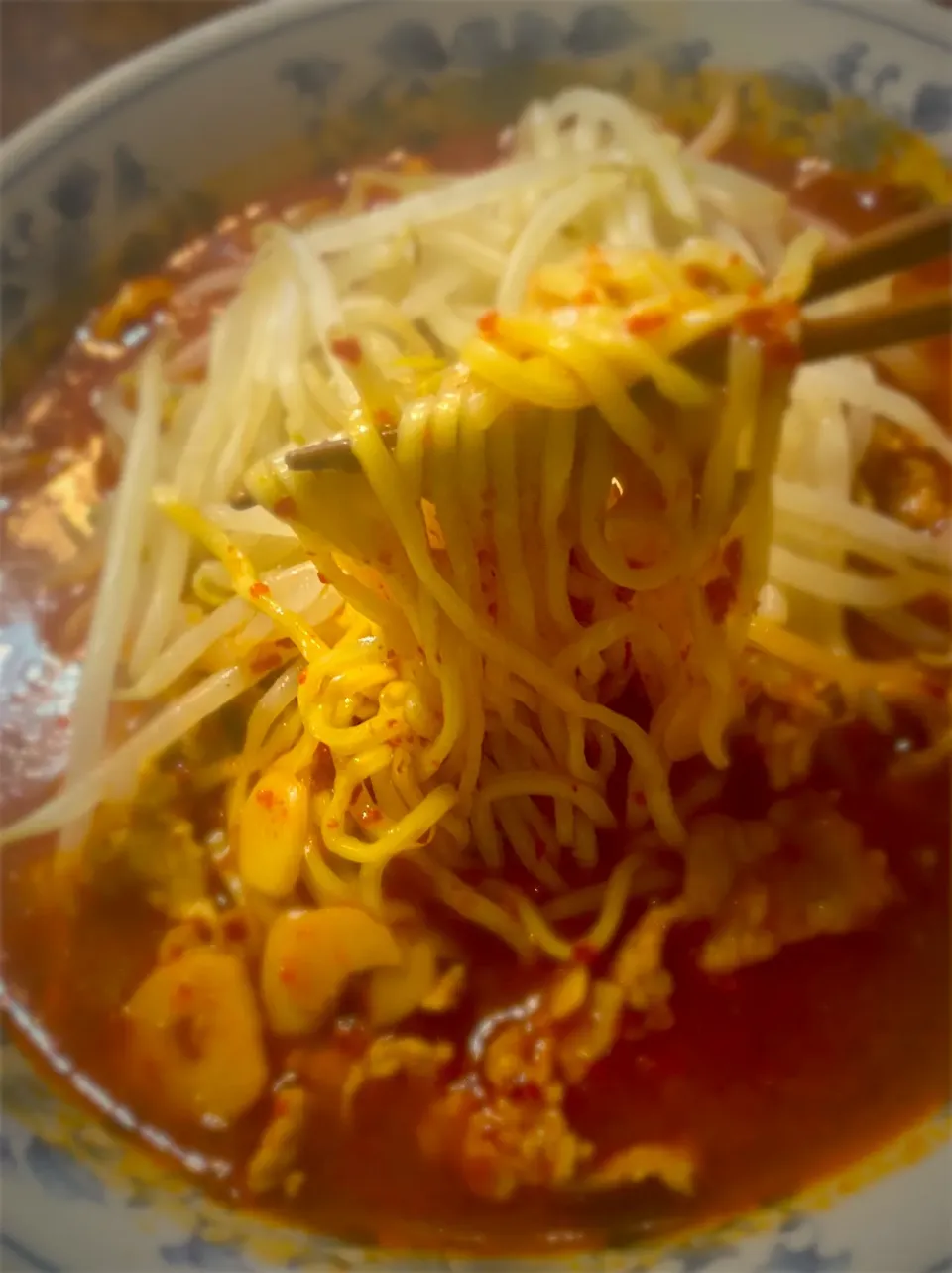 Snapdishの料理写真:辛いラーメン|ネオバターロールKOKUTOUさん