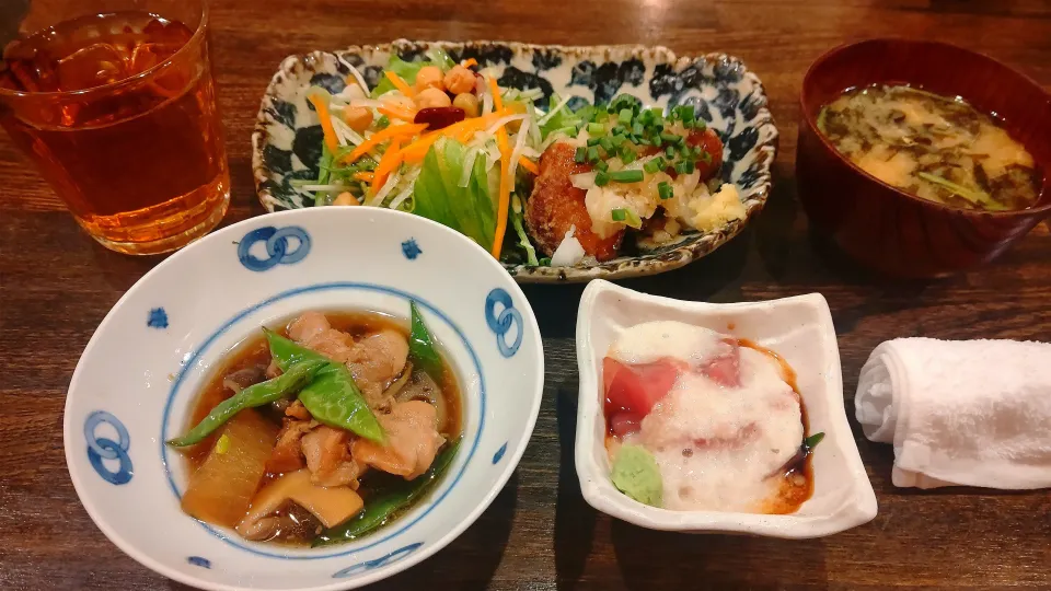 Snapdishの料理写真:賄い飯🍚マグロ頭肉竜田揚げ、筑前煮、マグロ山掛け生海苔味噌汁……等|Gauche Suzukiさん