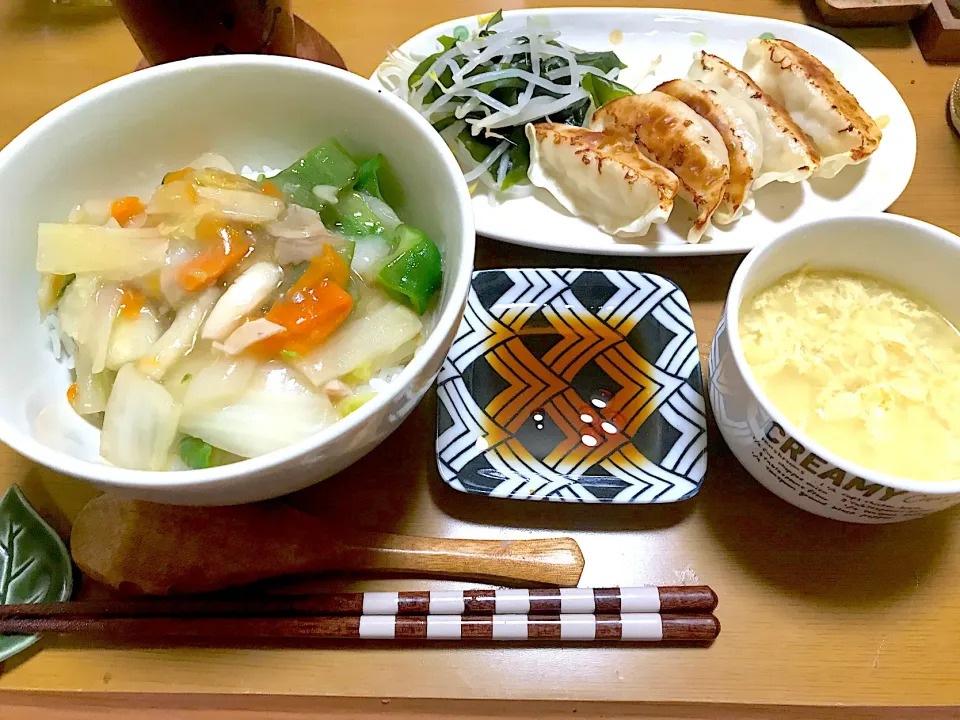 中華丼、餃子|Emiko Kikuchiさん