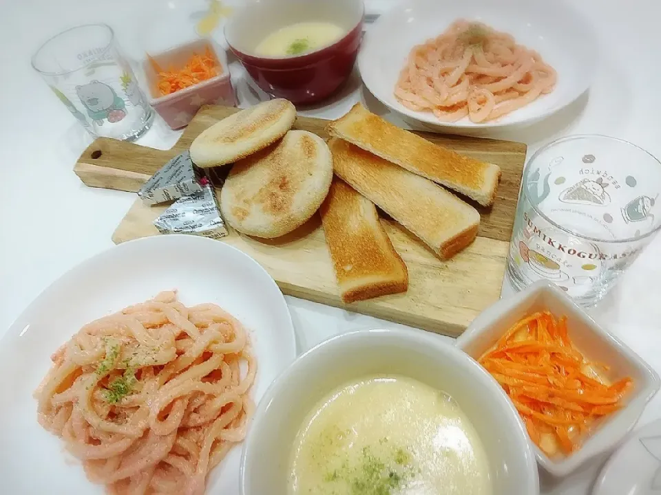 夕食(*^^*)
たらこクリームうどん
イングリッシュマフィン&食パン
キャロットラペ
コーンクリームスープ|プリン☆さん