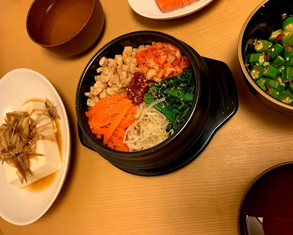 石焼ビビンパ、オクラおかか和え、豆腐みょうがのせ|tsumaminaさん