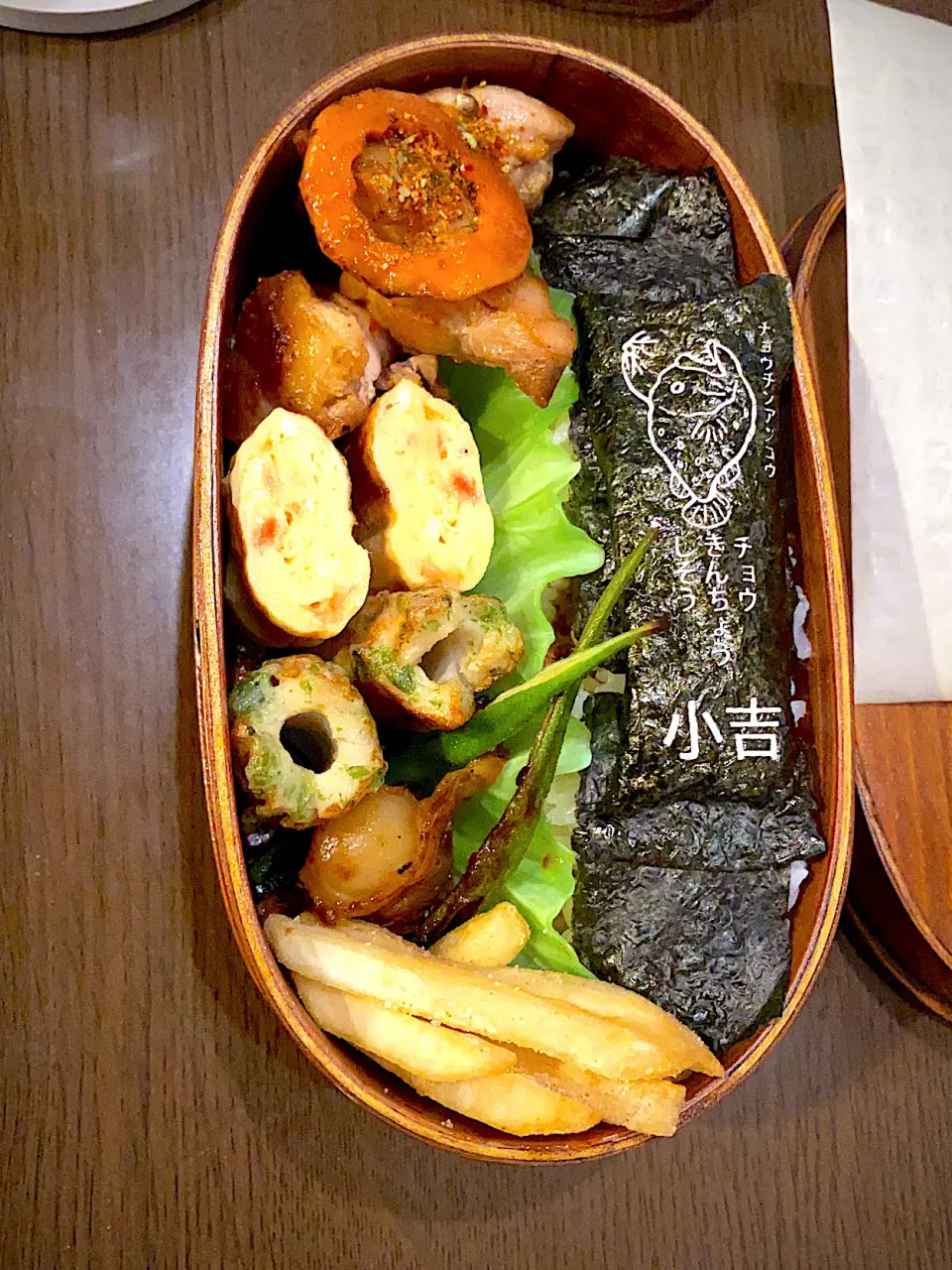 お弁当🍱　ローストチキン　花型人参　七味　干し海老の出し巻き卵　竹輪の磯辺揚げ　焼き帆立　フライドポテト　オクラのソテー　カツオでんぶ　焼き海苔　海苔弁|ch＊K*∀o(^^*)♪さん